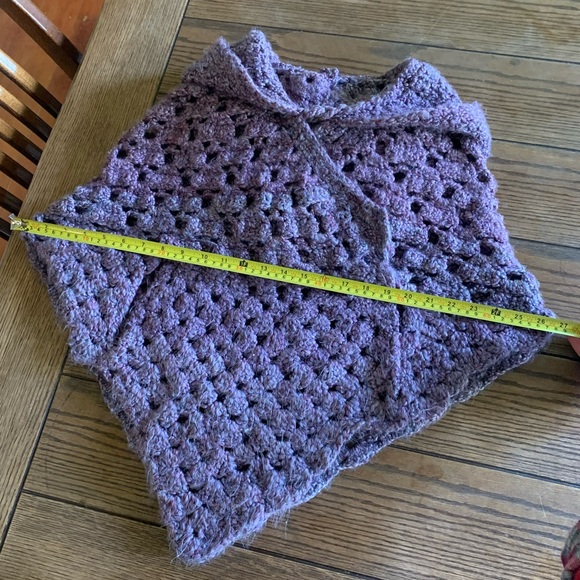 Handmade cape/shawl with generous hood - Picture 6 of 9